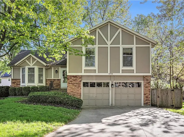 14734 S Locust St, Olathe, KS 66062