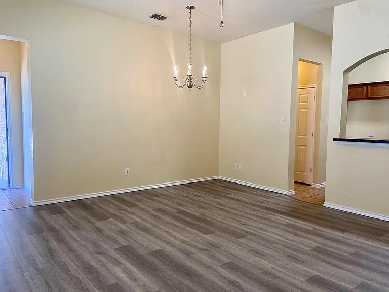 1213 Redman Ave — Photo 2