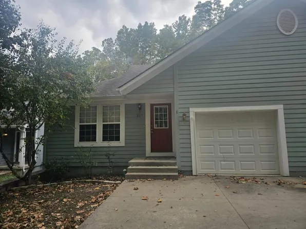 227 Elm St, Baldwin City, KS 66006