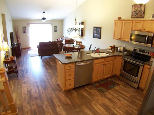 1077 Hewitt Blvd, Red Wing, MN 55066