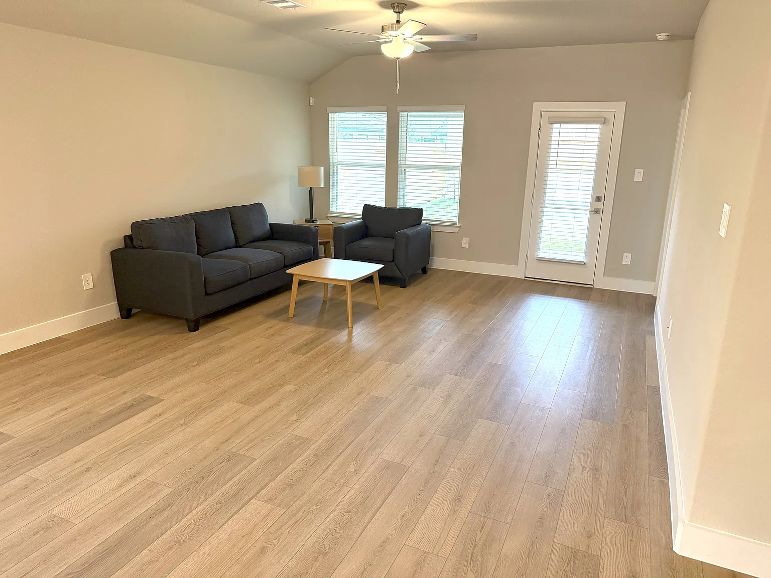 3 bed, 1790 sqft, $2,500 — Photo 4