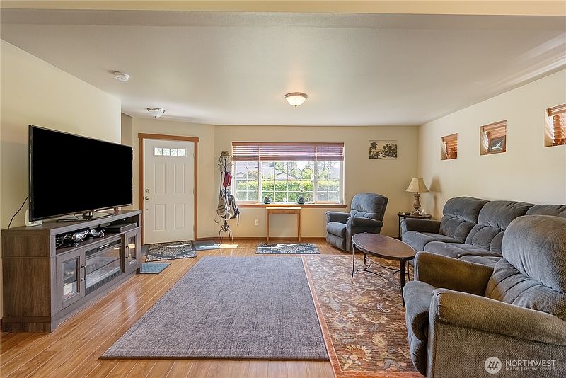 5th image of 4610 Elmwood Drive