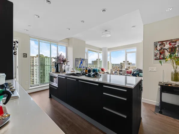 1221 Bidwell St #1804, Vancouver, BC V6G 0B1