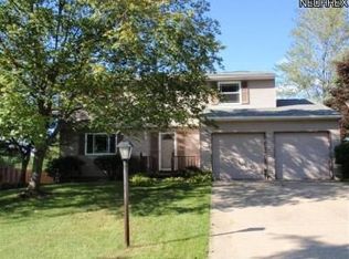 4455 Foresthill Rd, Stow, OH 44224