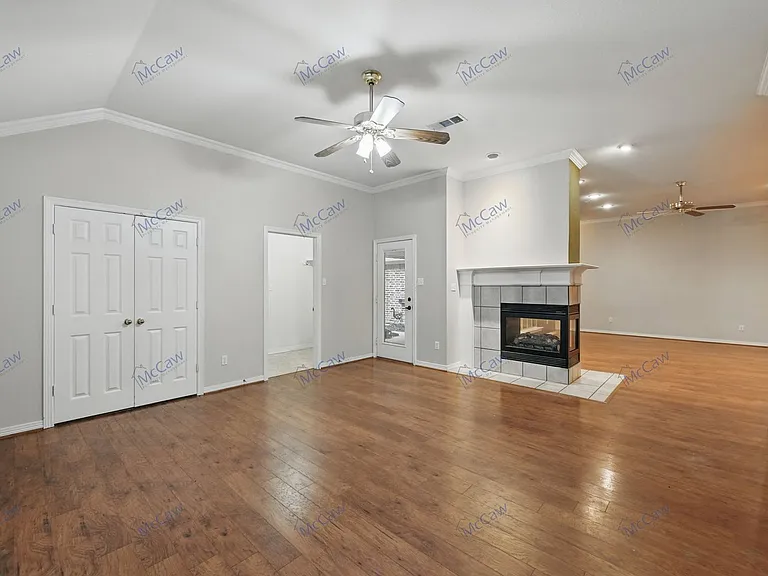 211 Sendero Dr — Photo 3