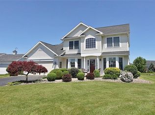 8 Summer Pond Way, Rochester, NY 14624
