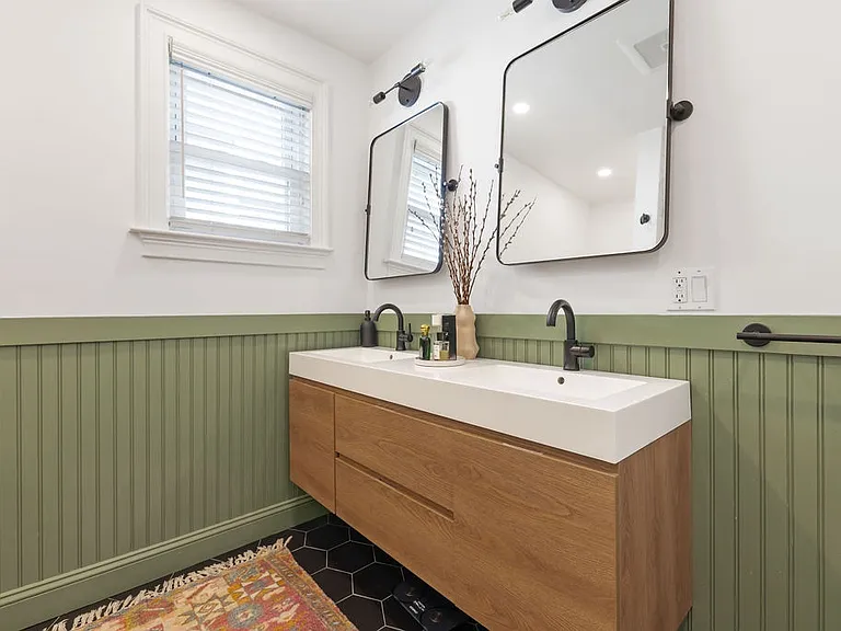 735 E 3rd St #3 — Photo 17