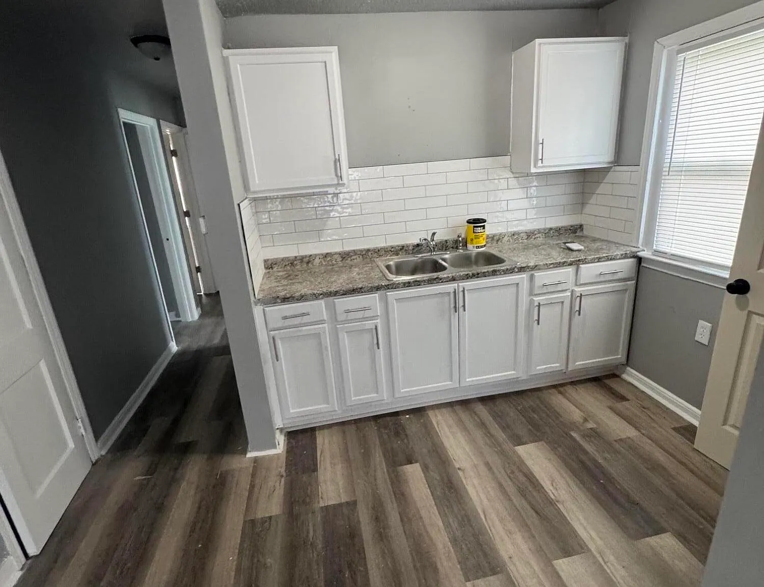 3 bed, 1.0 bath, 866 sqft, $1,300 — Photo 3