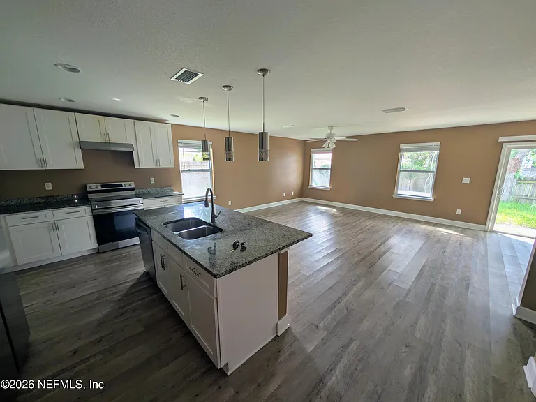 1380 Ottawa Ave — Photo 4