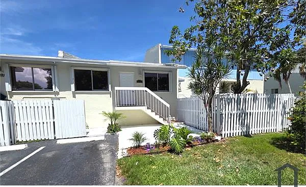 22125 SW 103rd Ct — Photo 2