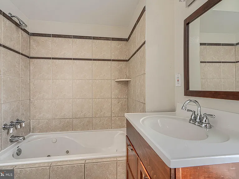609 S East Ave — Photo 23