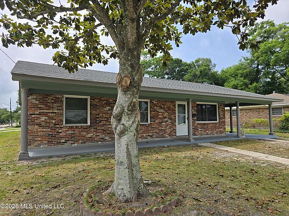 3rd image of 2330 Middlecoff Dr