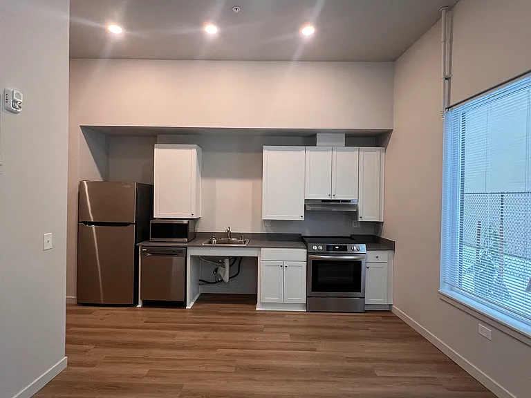 Allegro Pointe Apartments — Photo 10