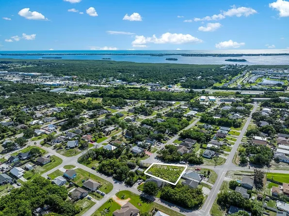 1325 2nd Road SW, Vero Beach, FL 32962