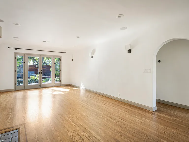1169 S Sierra Bonita Ave — Photo 16