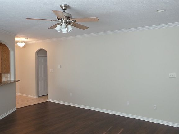 3rd image of 114 Rugen Ln