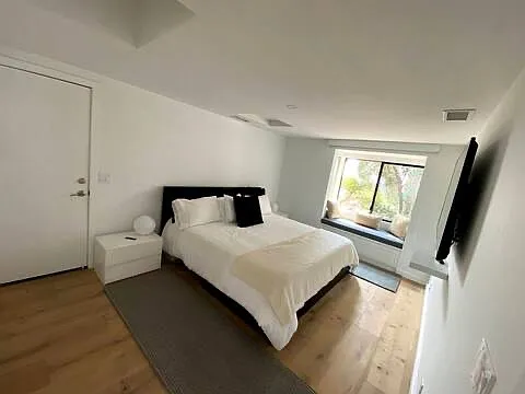 3 bed, 1975 sqft, $8,000 — Photo 3