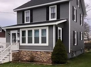 8 Winchester Ave, Middletown, NY 10940