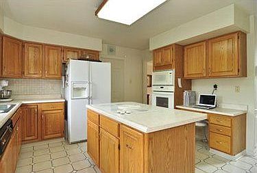 4th image of 2501 Elkridge Dr