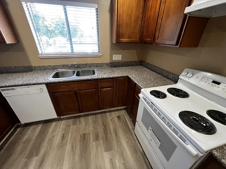 1625 Court Dr #A — Photo 6