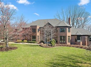 7 Meadowood Dr, Pittsburgh, PA 15215