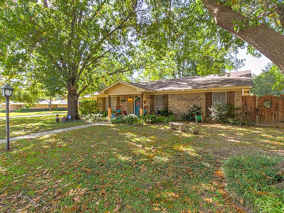 3rd image of 2018 Edgewood Dr