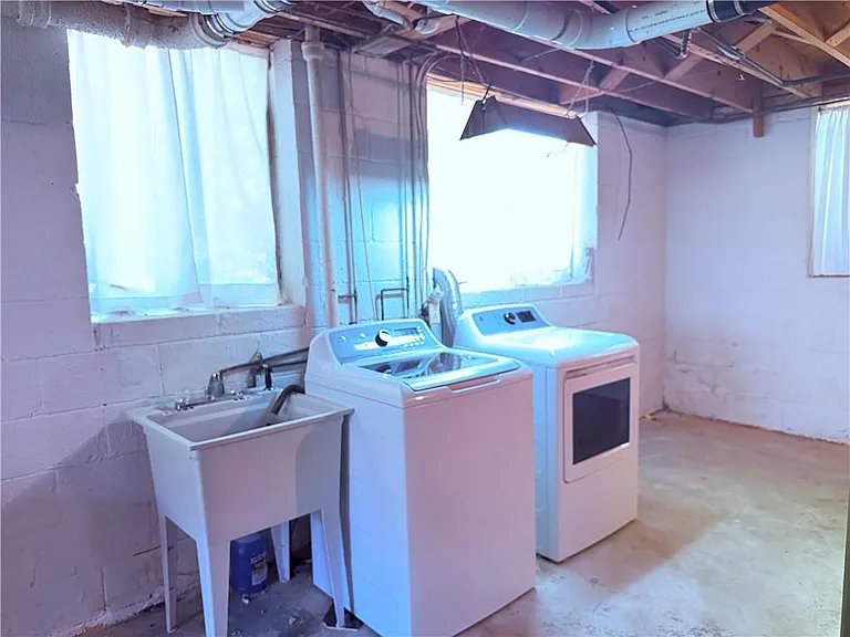 6651 Castleton Dr — Photo 35
