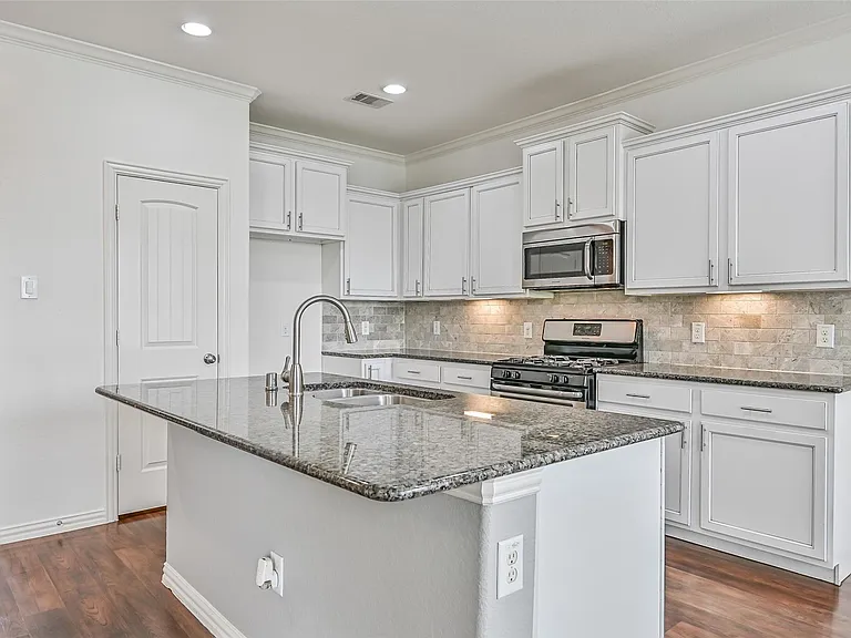 4511 Apple Point Ln — Photo 10