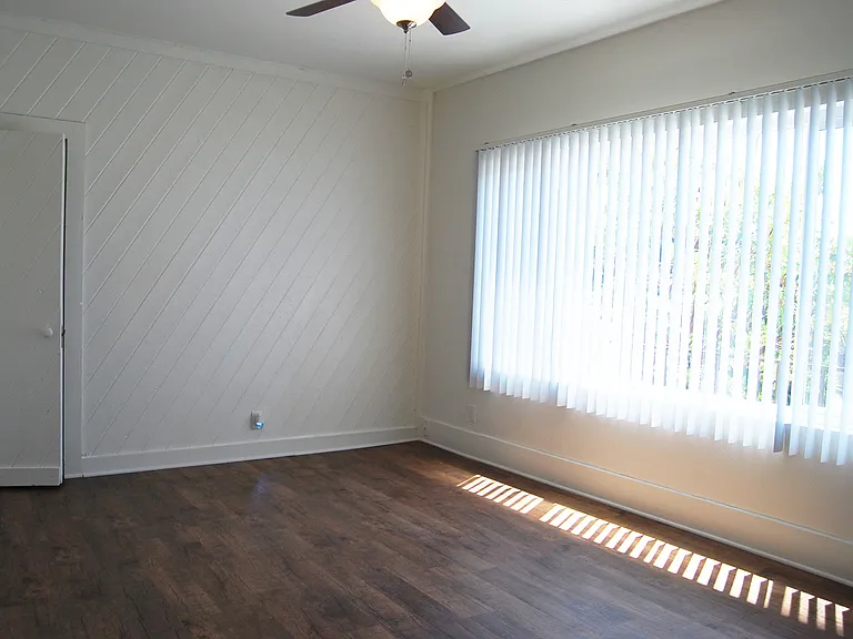 3817 E Livingston Dr — Photo 28