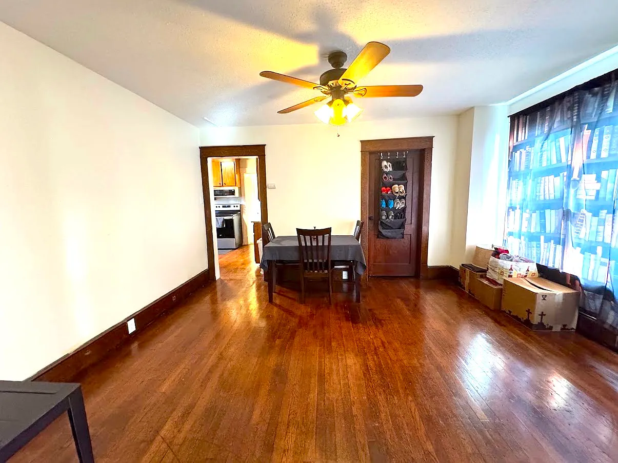 6 bed, 3600 sqft, $625 — Photo 4