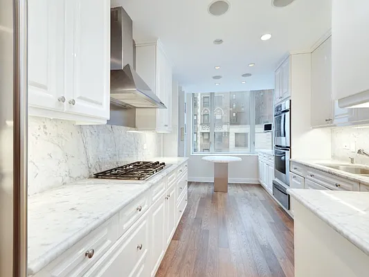 Sold by Sotheby's International Realty | media 3