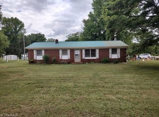 114 Burbank Dr, Lexington, NC 27295