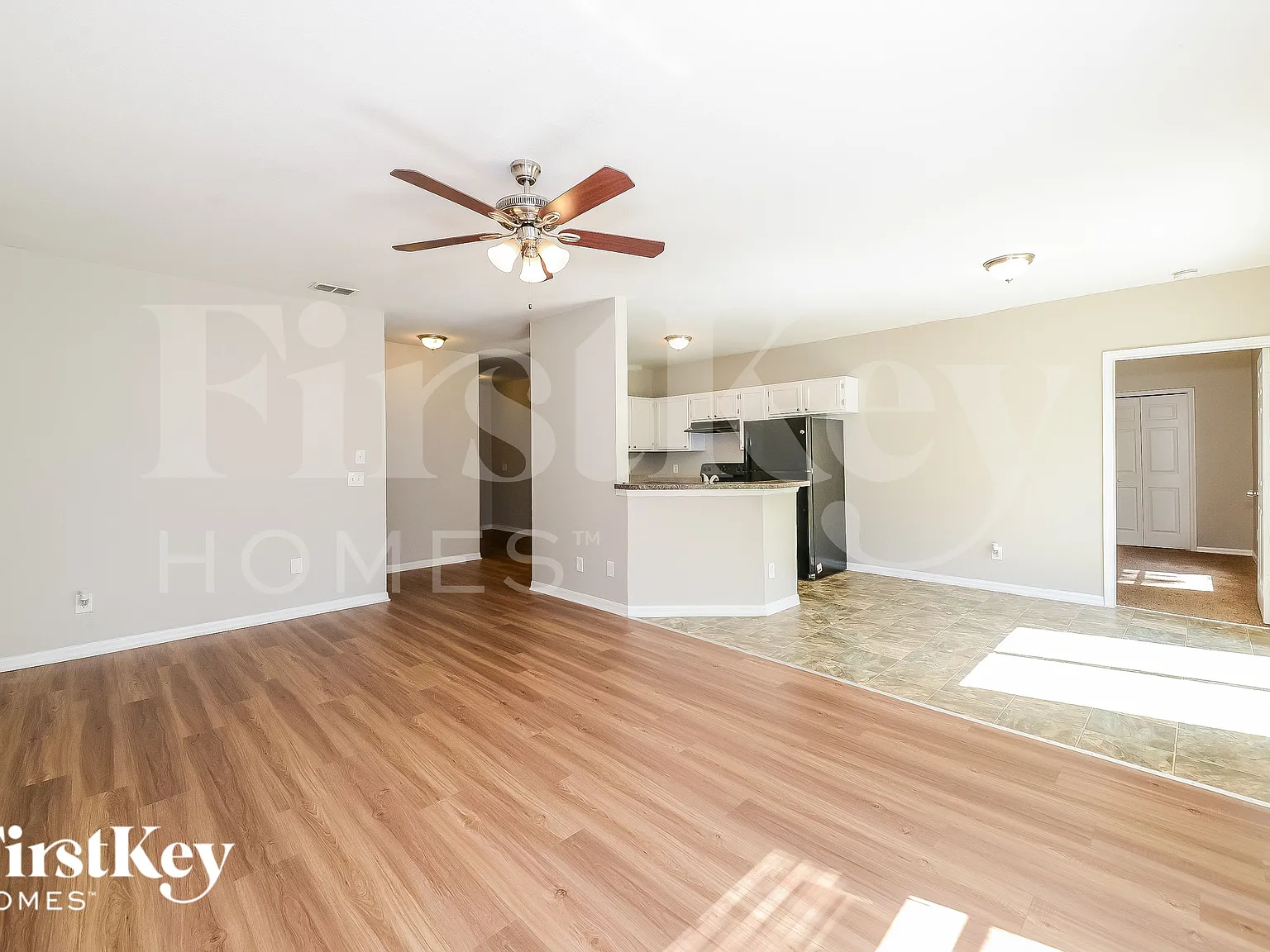 4 bed, 2.0 bath, 1400 sqft, $1,900 — Photo 3