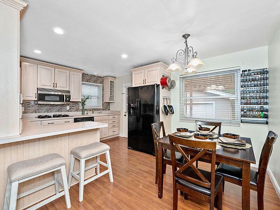 5th image of 9387 Neil Dr