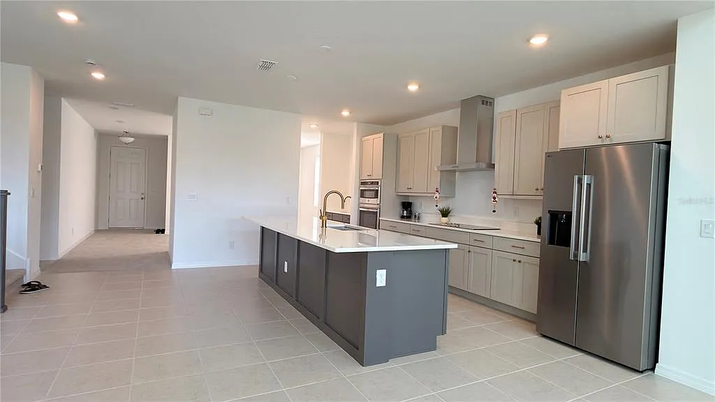 5 bed, 4.5 bath, 3542 sqft, $4,650 — Photo 3