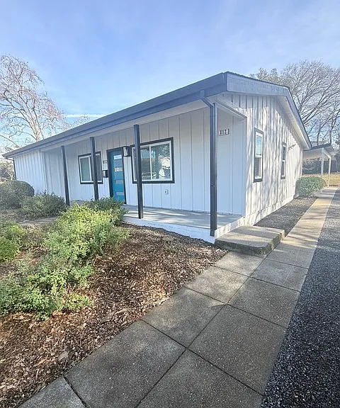 812 Center St — Photo 2