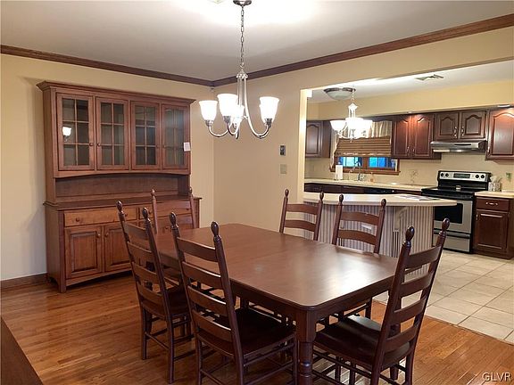 5th image of 5121 Foxcroft Dr N