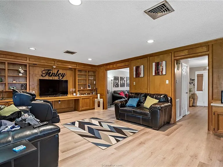 2508 Memorial Dr — Photo 8