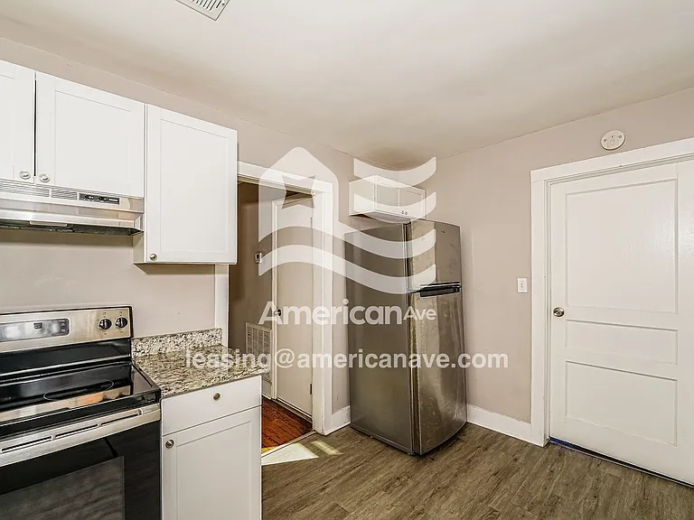 1003555_007_kitchen_7.jpg