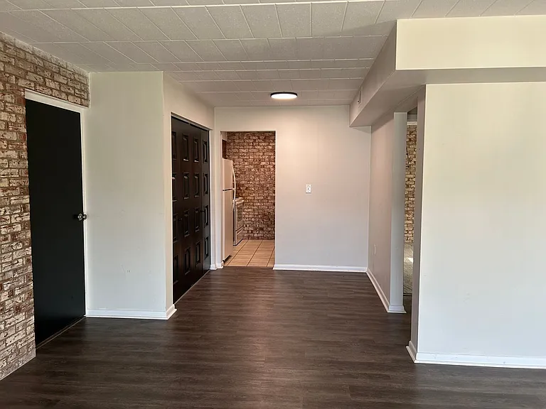 1045 Turnpike St — Photo 5
