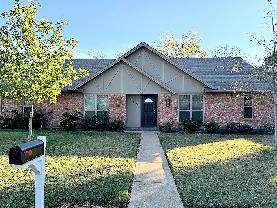 1st image of 816 Sandpiper Dr