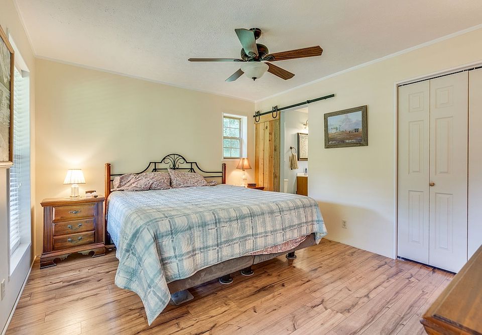 31st image of 131 Gibson Hollow Rd