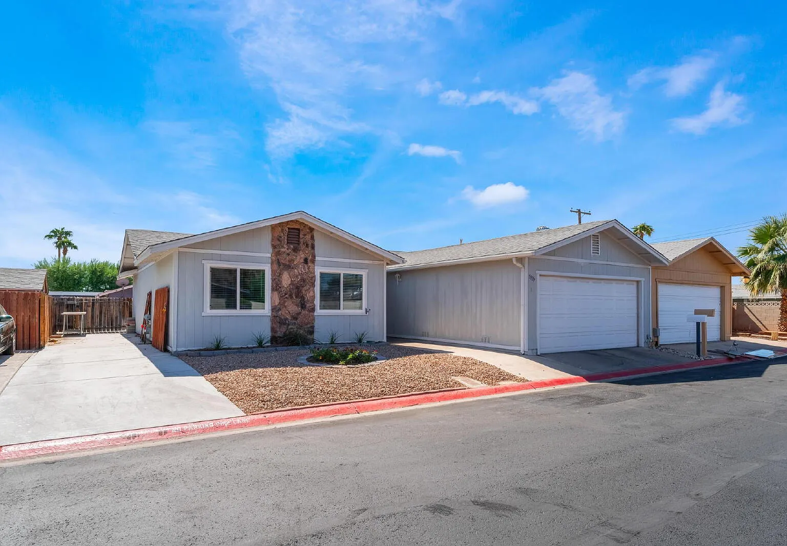3 bed, 2.0 bath, 1315 sqft, $1,700 — Photo 2