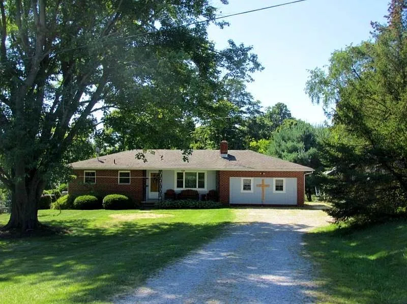 7515 Lancaster New Lexington Rd photo 1