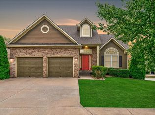 3020 S Mark Twain Ct, Blue Springs, MO 64015