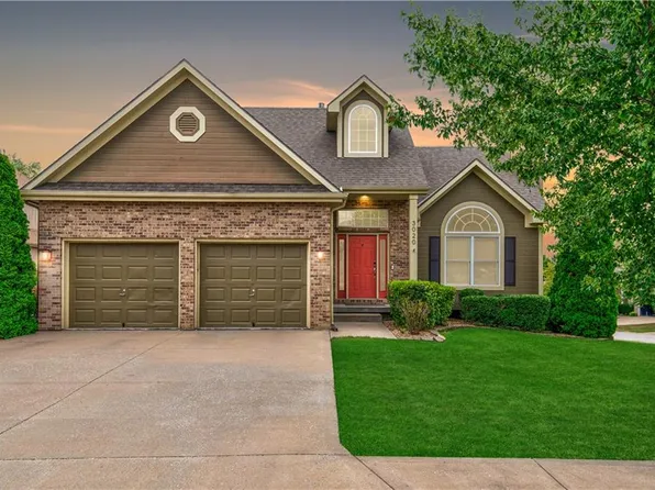 3020 S Mark Twain Ct, Blue Springs, MO 64015