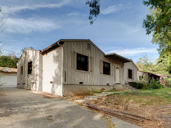 2nd image of 1325 Oak Hill Pl