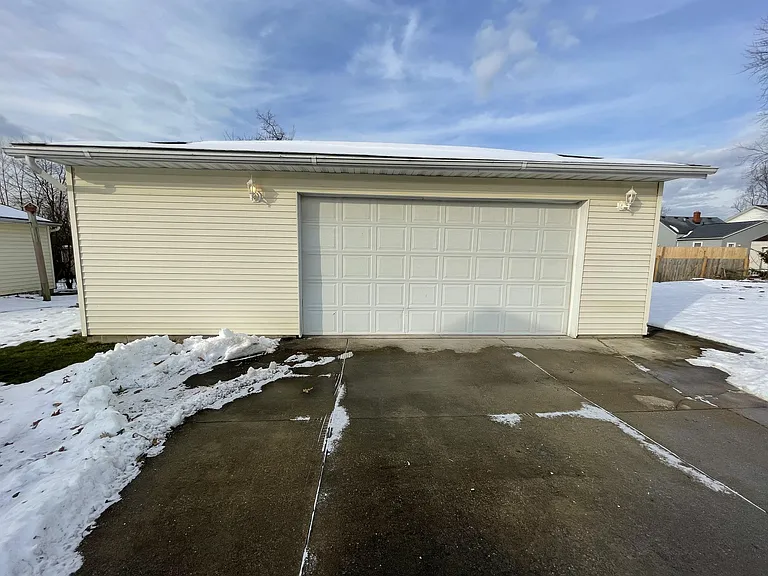 402 Brewer Ave — Photo 3