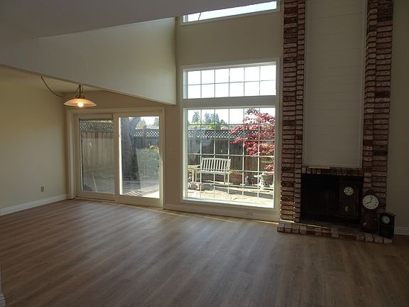 5th image of 10050 Foxboro Cir