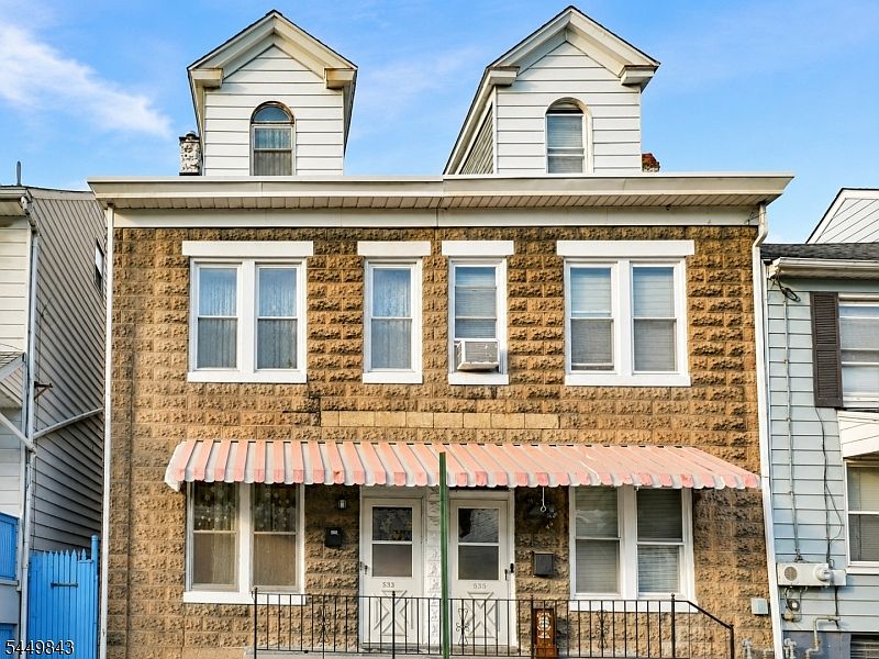 1st image of 135 Mercer St